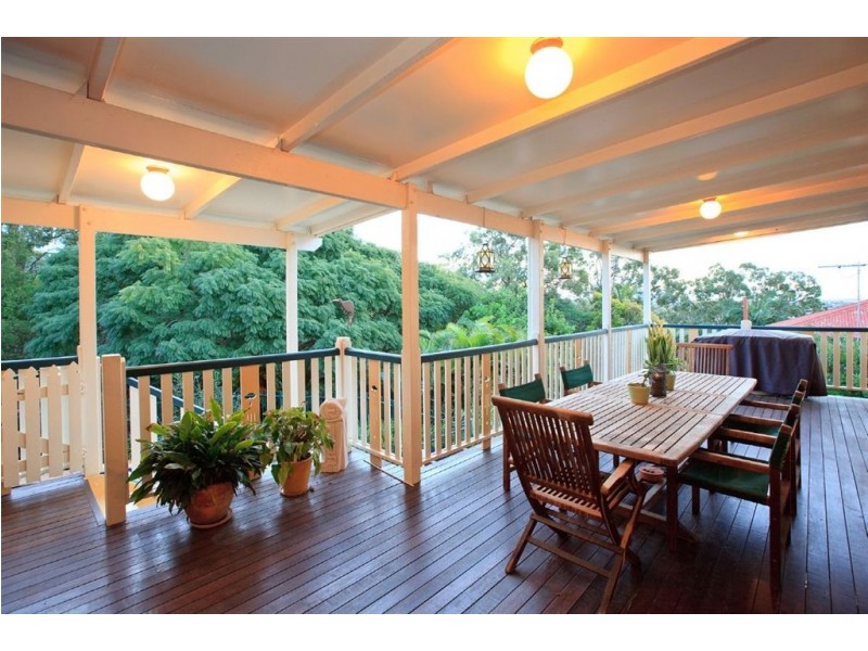 8 Taylor Street, Balmoral QLD 4171