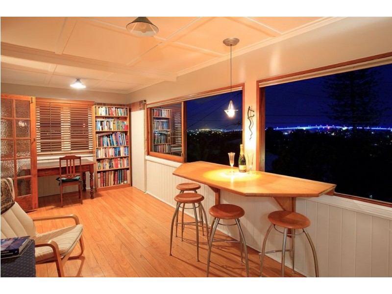 8 Taylor Street, Balmoral QLD 4171