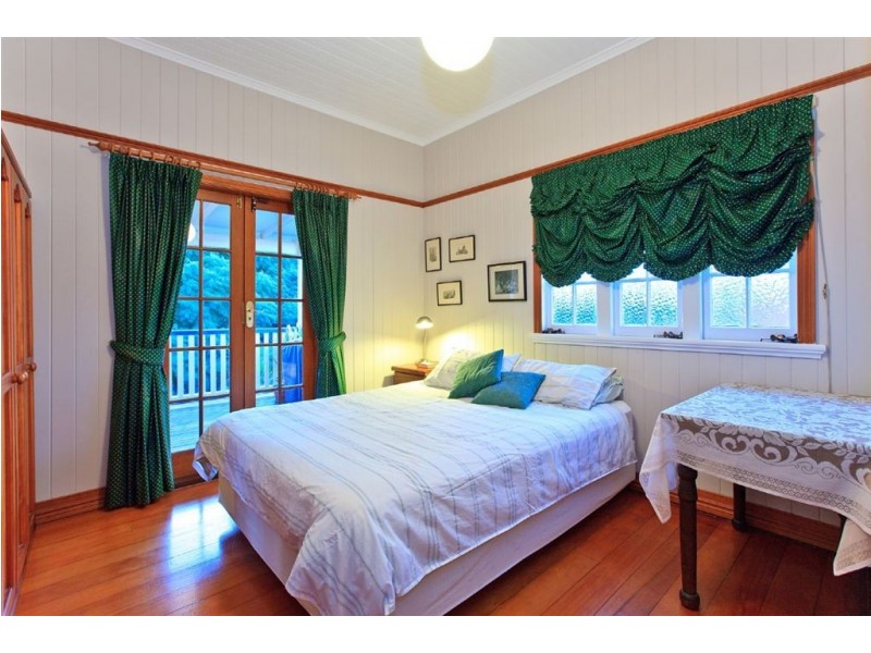 8 Taylor Street, Balmoral QLD 4171