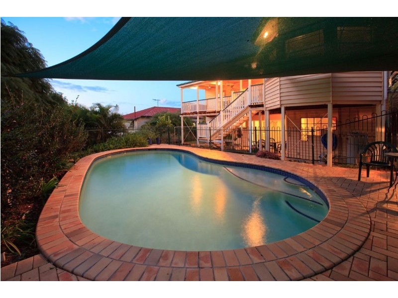 8 Taylor Street, Balmoral QLD 4171