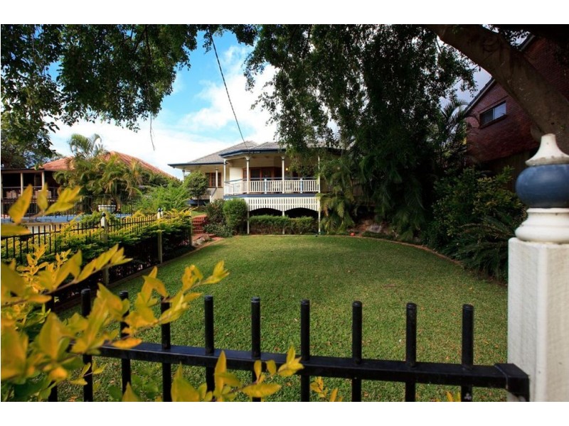 19 Merinda Street, Greenslopes QLD 4120