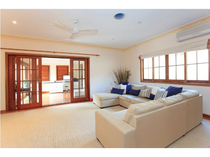 19 Merinda Street, Greenslopes QLD 4120