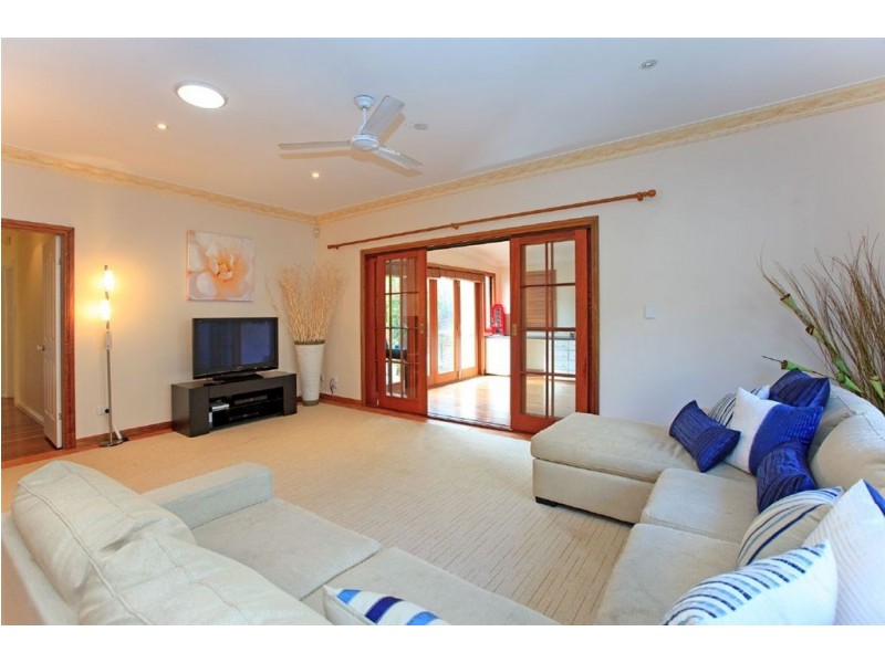 19 Merinda Street, Greenslopes QLD 4120