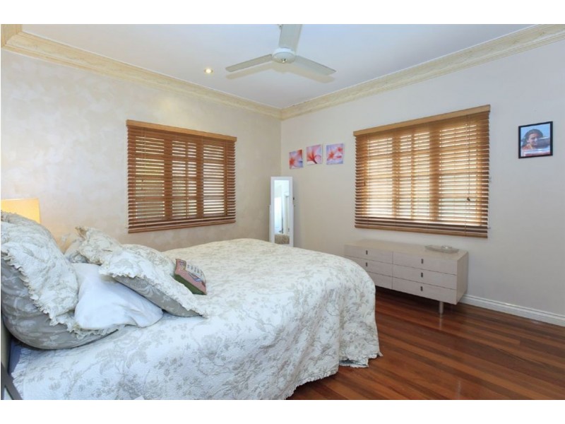 19 Merinda Street, Greenslopes QLD 4120