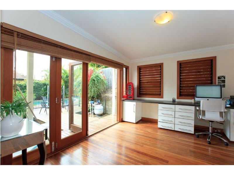 19 Merinda Street, Greenslopes QLD 4120