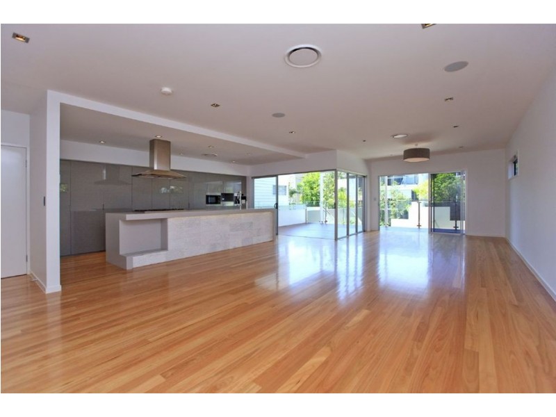 120 Barton Road, Hawthorne QLD 4171