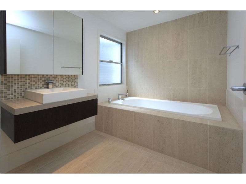 120 Barton Road, Hawthorne QLD 4171