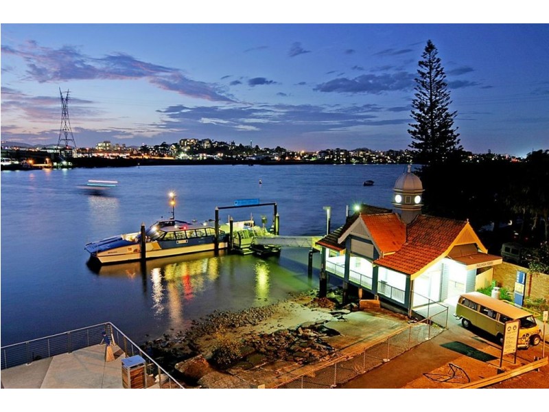 4 Power Lane, Norman Park QLD 4170