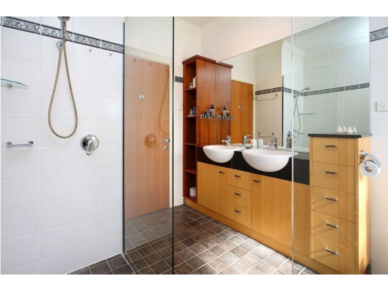 37 Stewart Street, Hawthorne QLD 4171