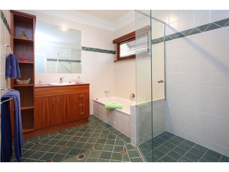 37 Stewart Street, Hawthorne QLD 4171