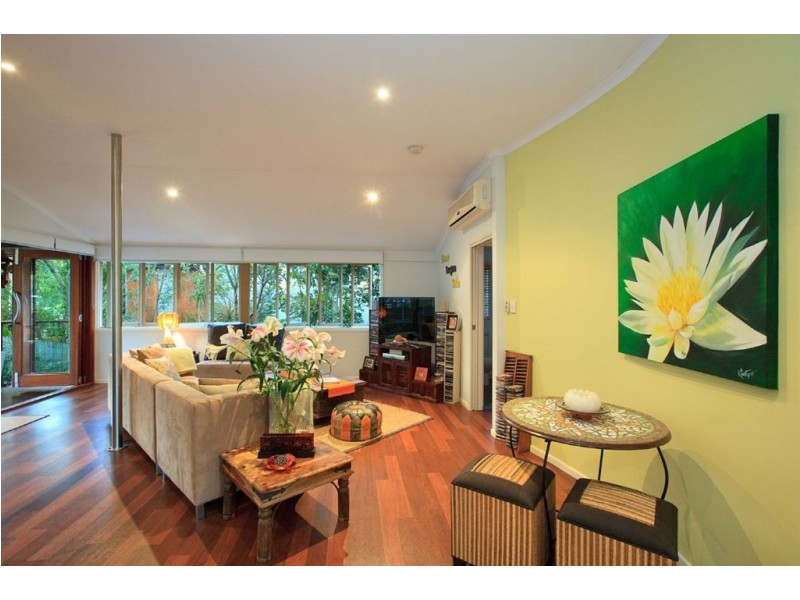 61 Dover Street, Hawthorne QLD 4171