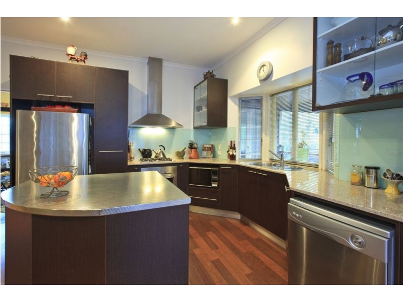 61 Dover Street, Hawthorne QLD 4171