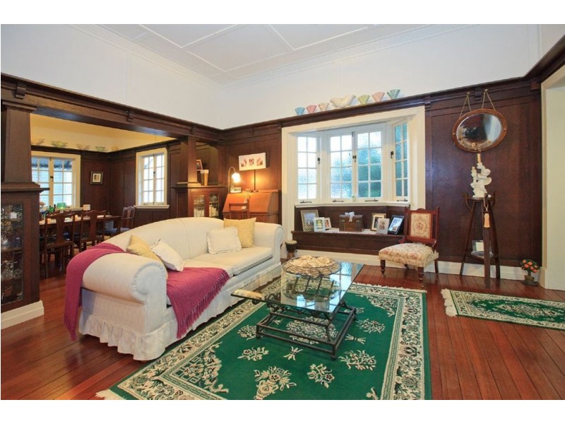 61 Dover Street, Hawthorne QLD 4171