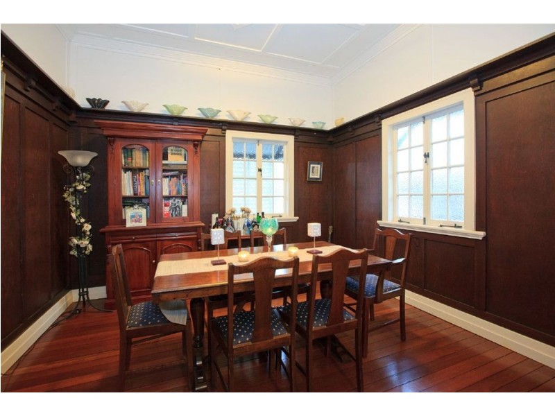 61 Dover Street, Hawthorne QLD 4171