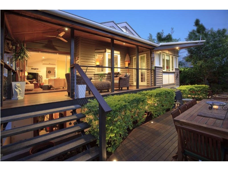 61 Dover Street, Hawthorne QLD 4171