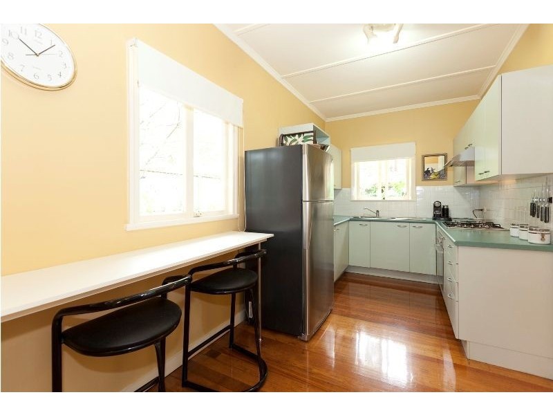 16 Ernest Street, Morningside QLD 4170