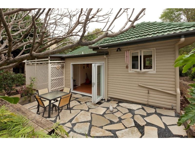 16 Ernest Street, Morningside QLD 4170
