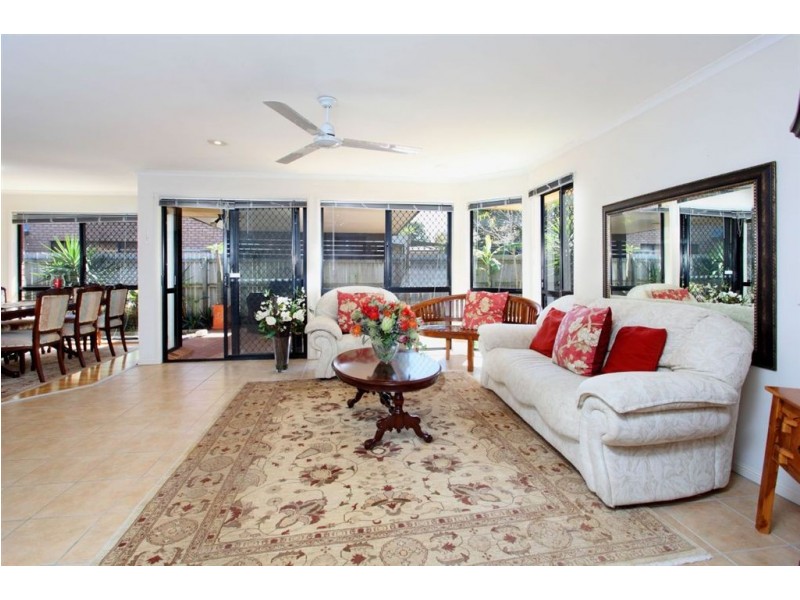 11 Bond Place, Carindale QLD 4152