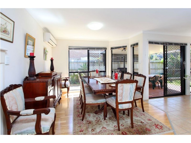 11 Bond Place, Carindale QLD 4152