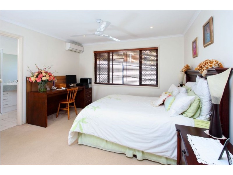 11 Bond Place, Carindale QLD 4152