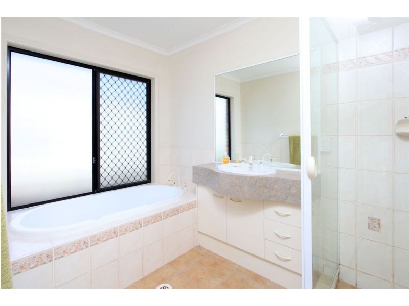 11 Bond Place, Carindale QLD 4152