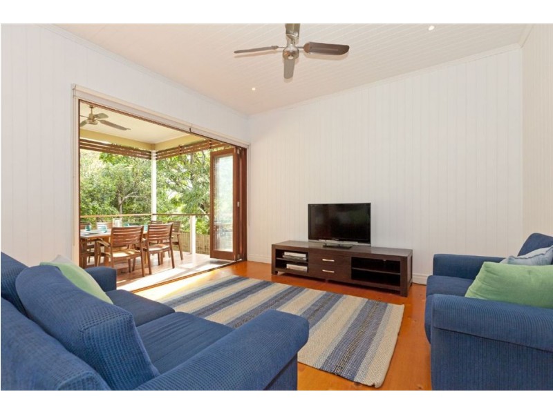 91 Overend Street, Norman Park QLD 4170