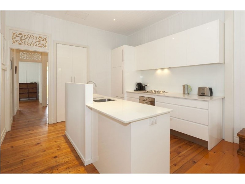 91 Overend Street, Norman Park QLD 4170