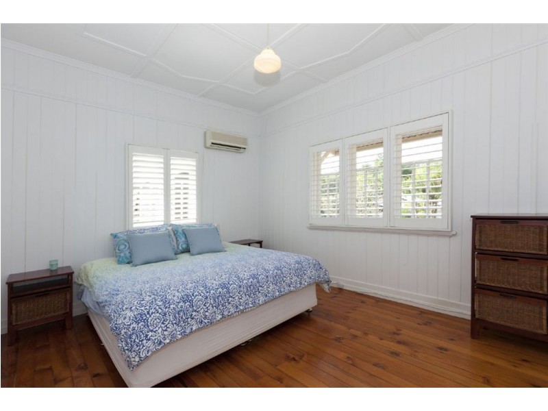 91 Overend Street, Norman Park QLD 4170