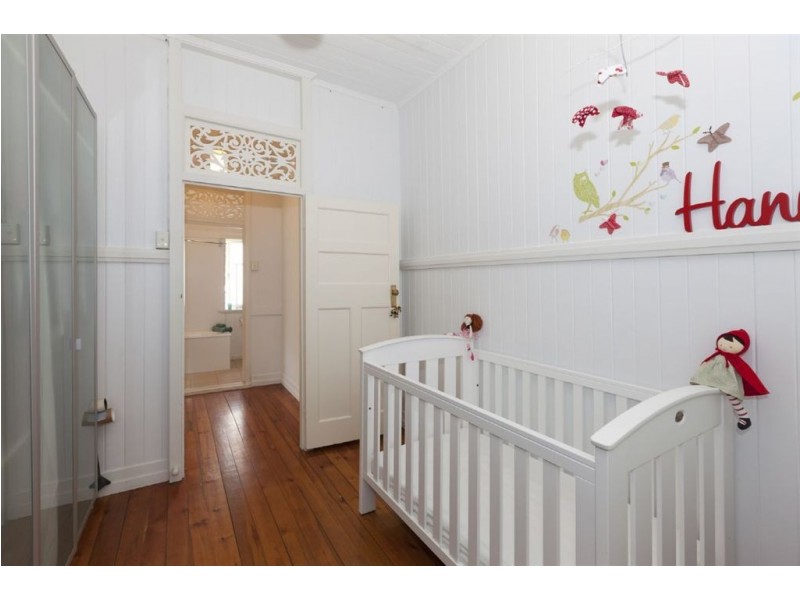 91 Overend Street, Norman Park QLD 4170