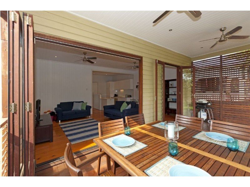 91 Overend Street, Norman Park QLD 4170