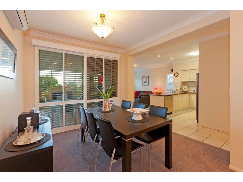 70 Flame Tree Crescent, Carindale QLD 4152