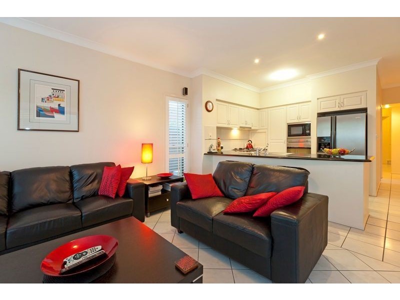 70 Flame Tree Crescent, Carindale QLD 4152