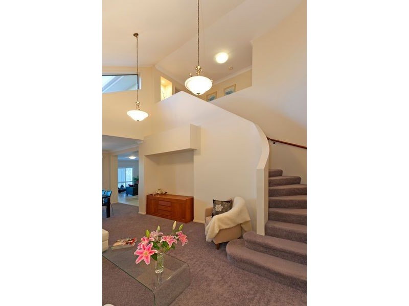 70 Flame Tree Crescent, Carindale QLD 4152