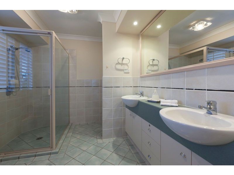 70 Flame Tree Crescent, Carindale QLD 4152