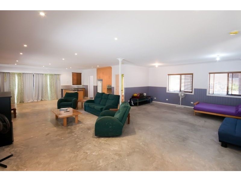 99 Riding Road, Hawthorne QLD 4171