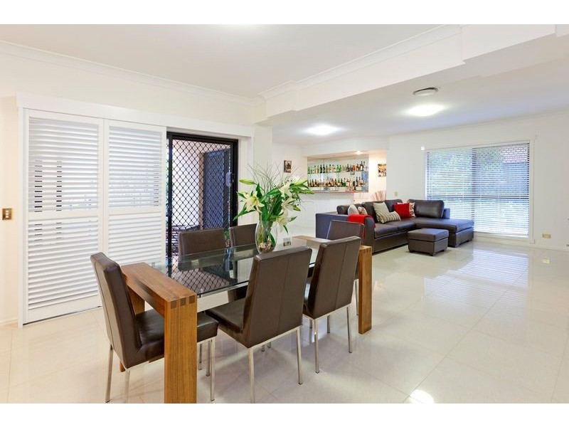 50 Golden Oak Crescent, Carindale QLD 4152