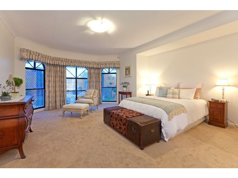 50 Golden Oak Crescent, Carindale QLD 4152