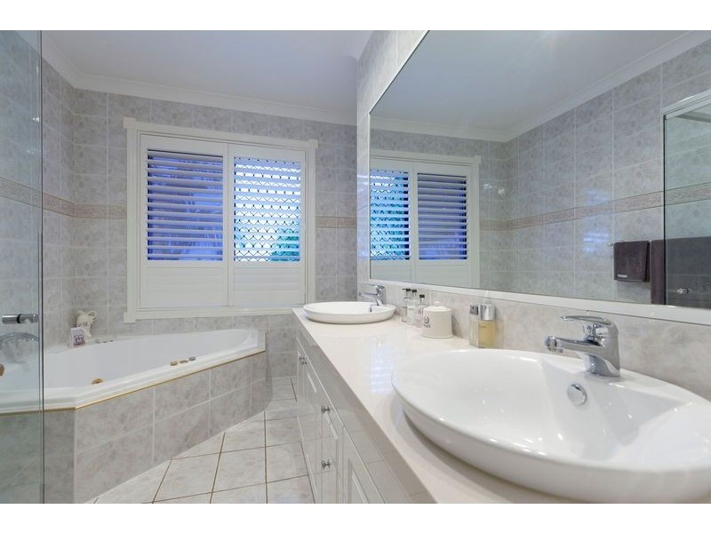 50 Golden Oak Crescent, Carindale QLD 4152