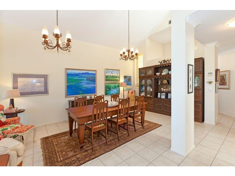 52 Flame Tree Crescent, Carindale QLD 4152