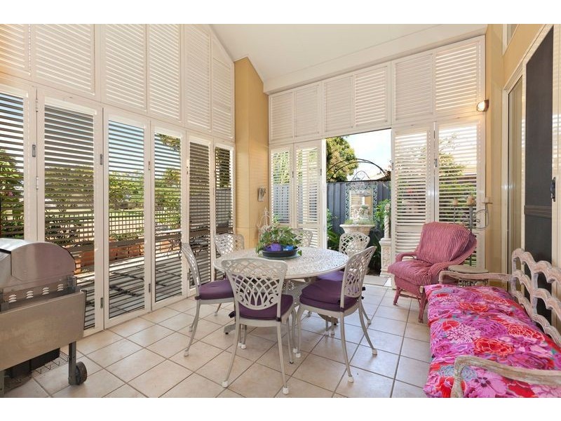 52 Flame Tree Crescent, Carindale QLD 4152