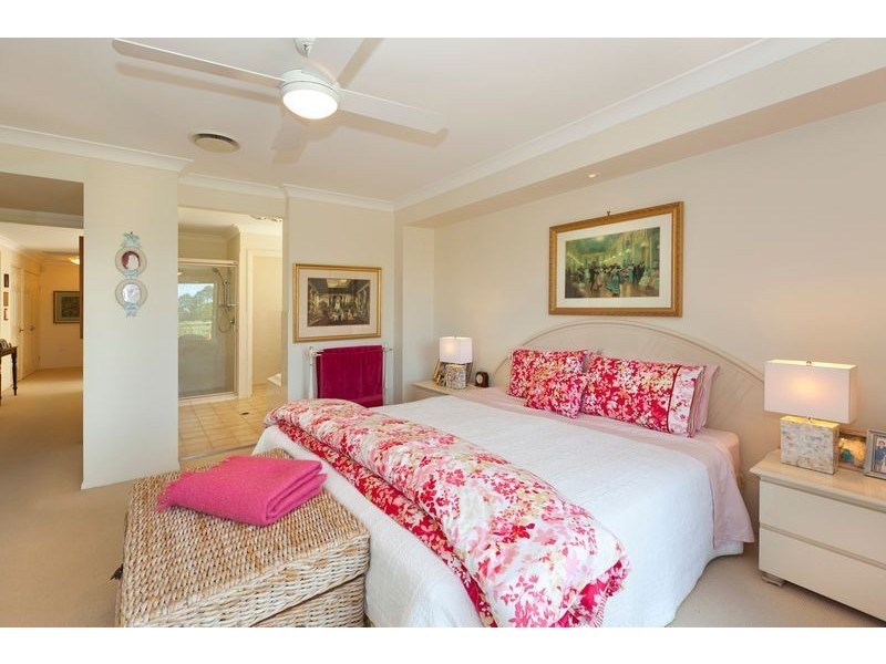 52 Flame Tree Crescent, Carindale QLD 4152