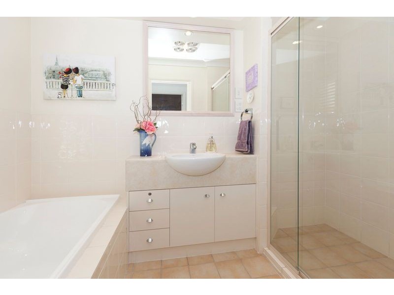 52 Flame Tree Crescent, Carindale QLD 4152