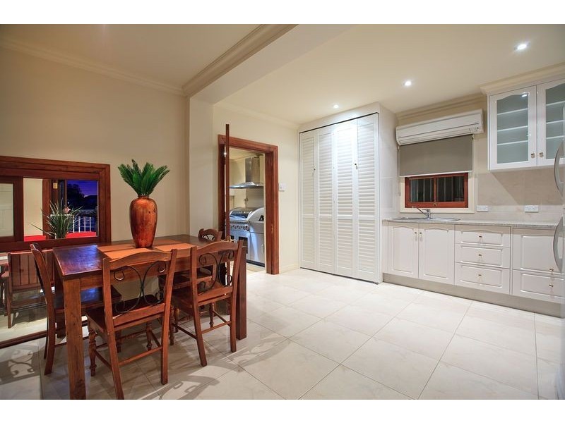 20 Wynnum Road, Norman Park QLD 4170