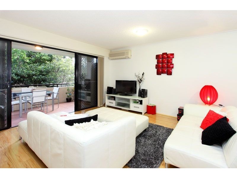 17/55 Harries Road, Coorparoo QLD 4151