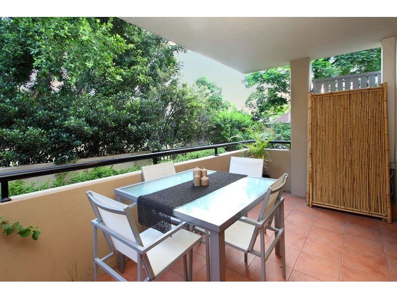 17/55 Harries Road, Coorparoo QLD 4151