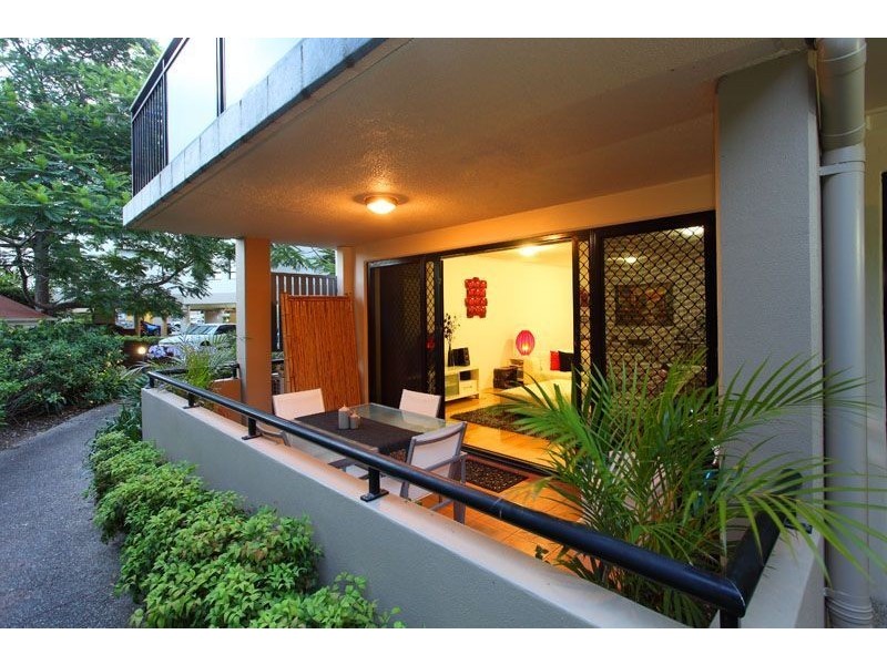 17/55 Harries Road, Coorparoo QLD 4151