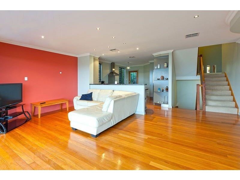 20 Wentworth Parade, Balmoral QLD 4171