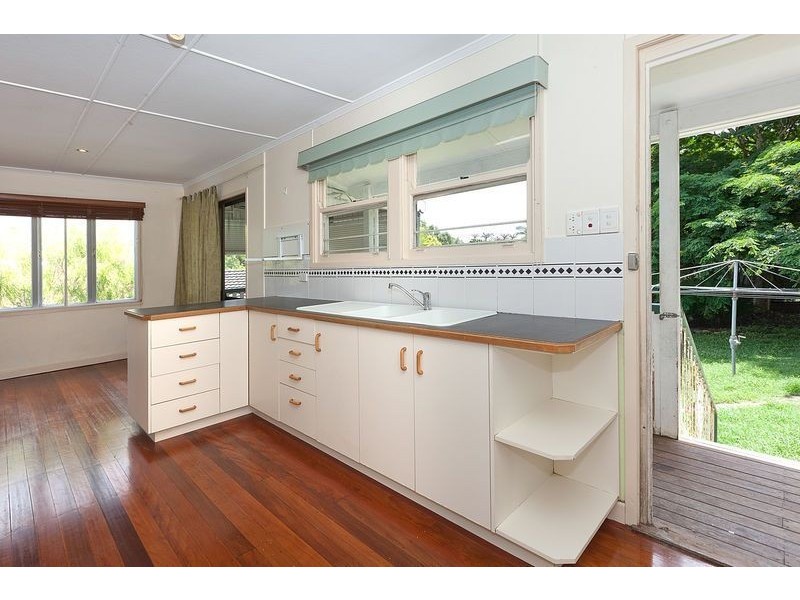 6 Landscape Street, Stafford Heights QLD 4053