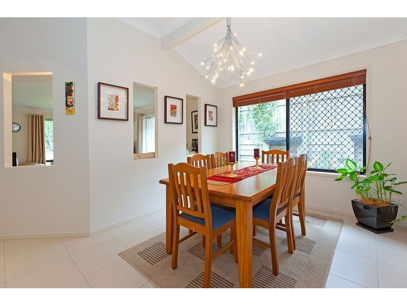 27 Aspen Street, Carindale QLD 4152