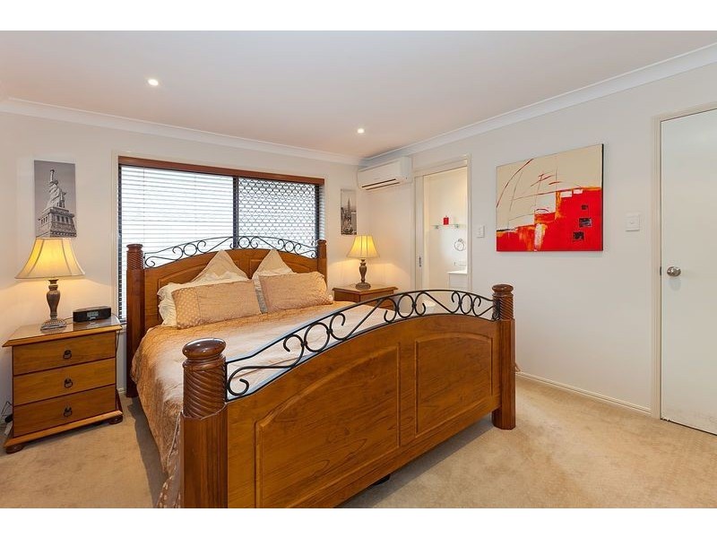 27 Aspen Street, Carindale QLD 4152